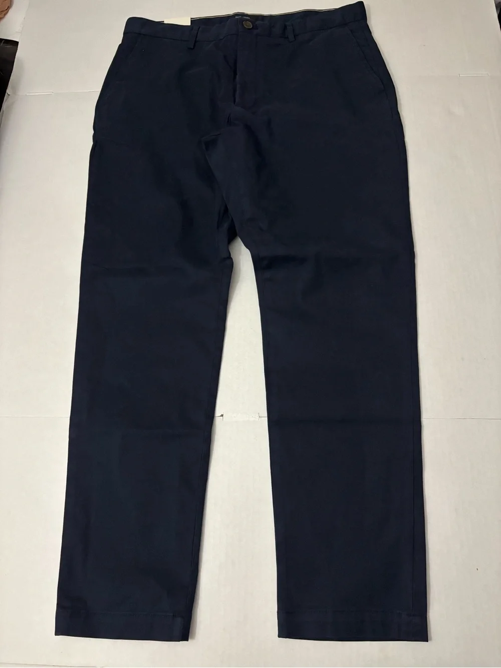 Banana Republic ATHLETIC LIVED-IN CHINO Men Size 35x32 inseam 31”